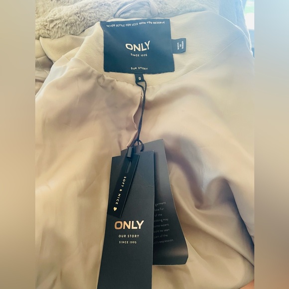 Faux fur vest - Picture 4 of 5